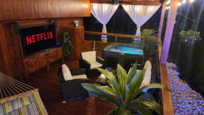 Palm's Luxury Suite with Private Jacuzzi